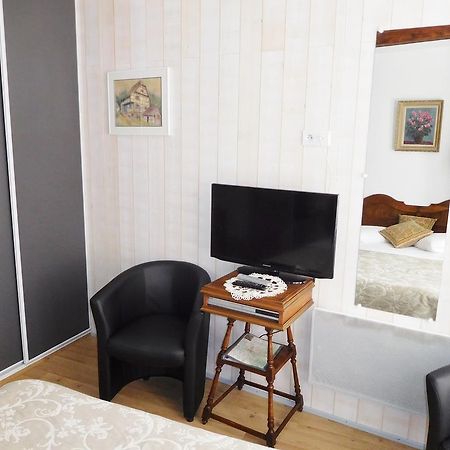 Location "Charme" Apartment รีควีร์ ภายนอก รูปภาพ