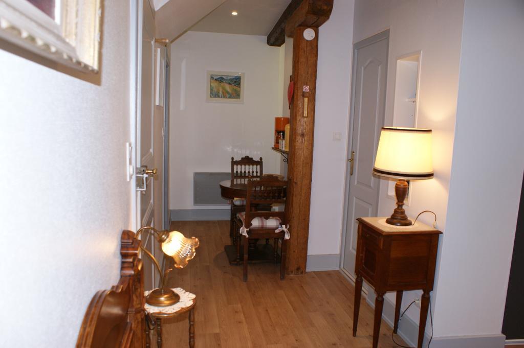 Location "Charme" Apartment รีควีร์ ห้อง รูปภาพ