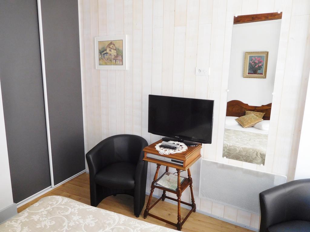 Location "Charme" Apartment รีควีร์ ภายนอก รูปภาพ