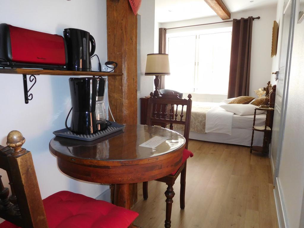 Location "Charme" Apartment รีควีร์ ภายนอก รูปภาพ